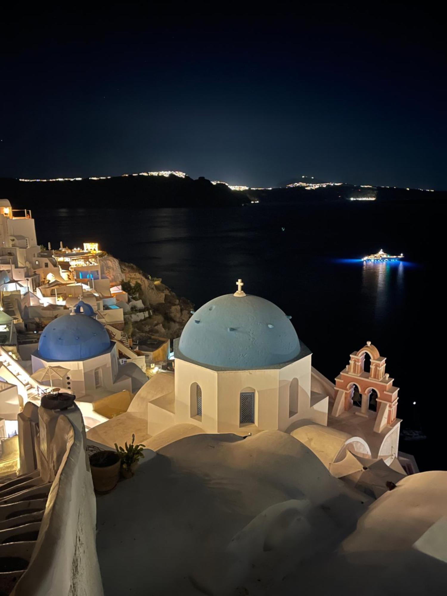 Bubble Suite Santorini Oia  Esterno foto